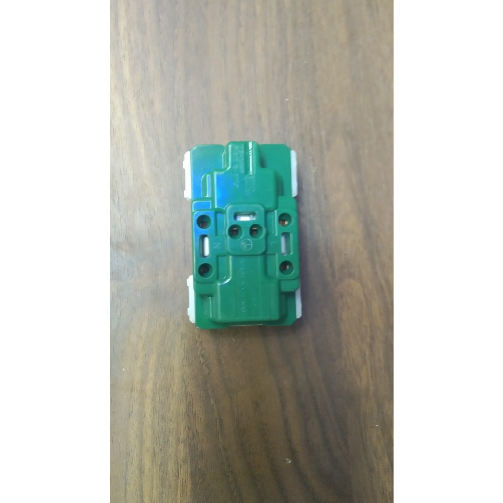 Ổ cắm đôi cắm nhanh 3 chấu 16A có màng che Panasonic WEV1582SW Dòng Wide