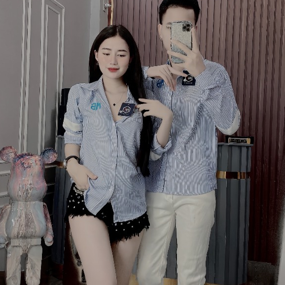 Áo Sơ Mi Đôi Dài Tay Phối Viền Tay In Logo Kẻ Sọc Dễ Thương Vải Đẹp Bền Màu