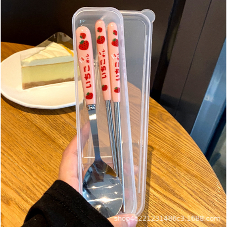 Bộ thìa dĩa đũa dâu tây BTDD3a có hộp đựng văn phòng du lịch dã ngoại