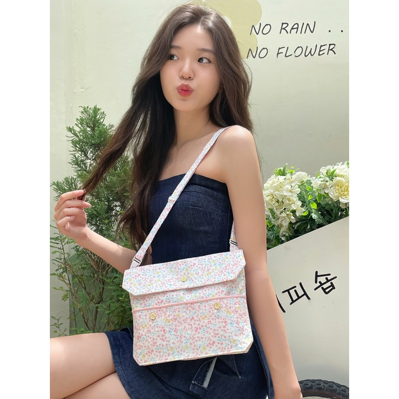 Túi đeo chéo hoa nhí Naomi Mini Bag