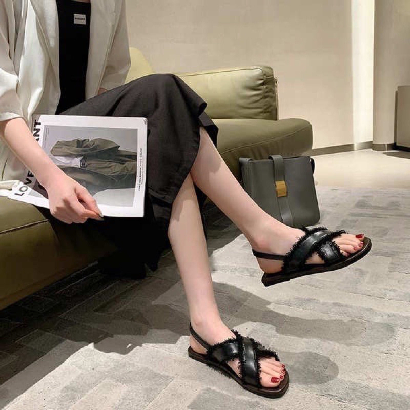Sandal nữ quai chéo kết hợp da và tua rua siêu xinh