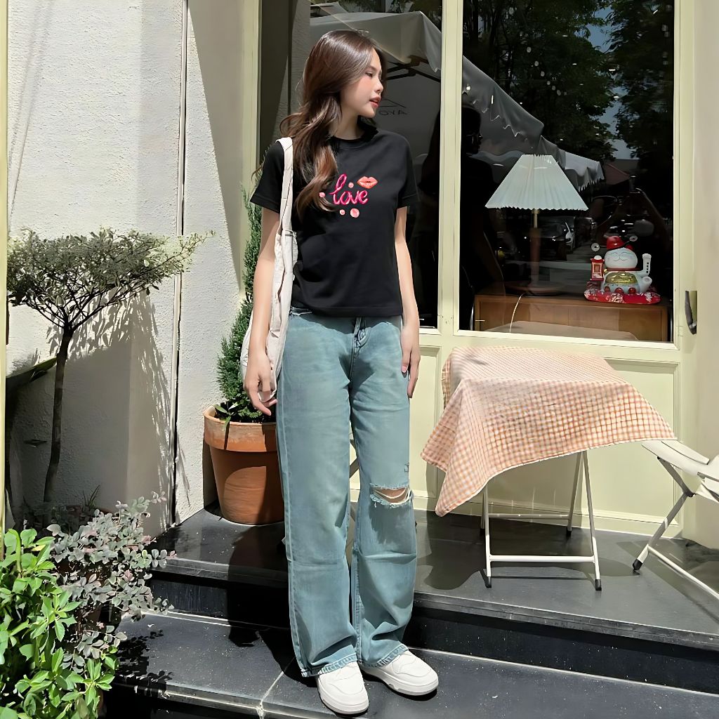 Áo Thun Form Fit Mẫu Lips Love. Áo Baby Tee Chất Cotton Co Giãn, Mền Mịn