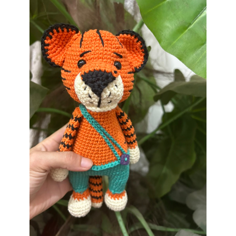 Hổ Cuddle móc len