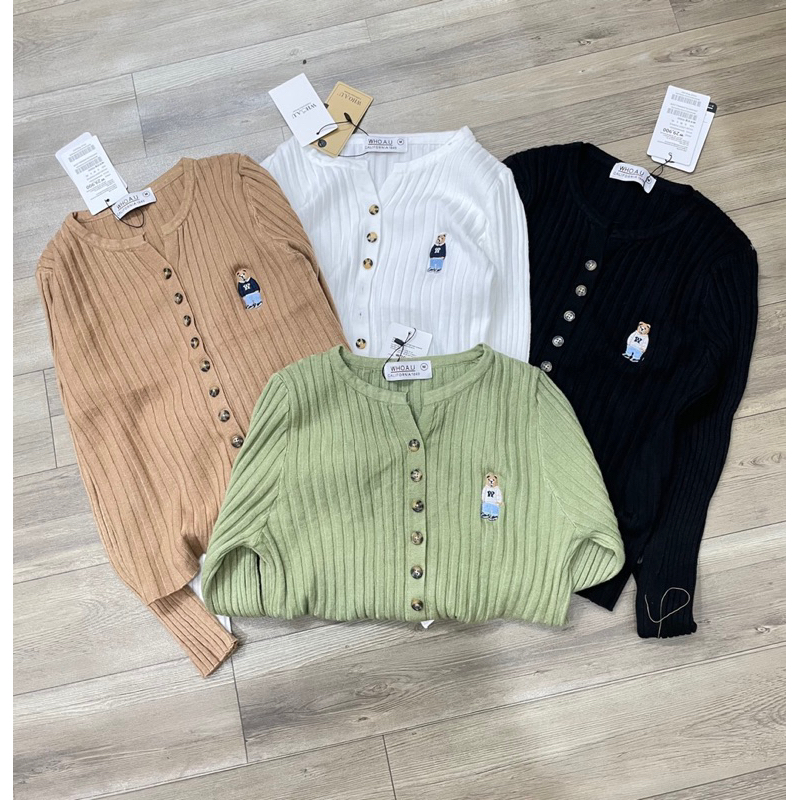 Áo len gân thêu gấu cài khuy tay dài