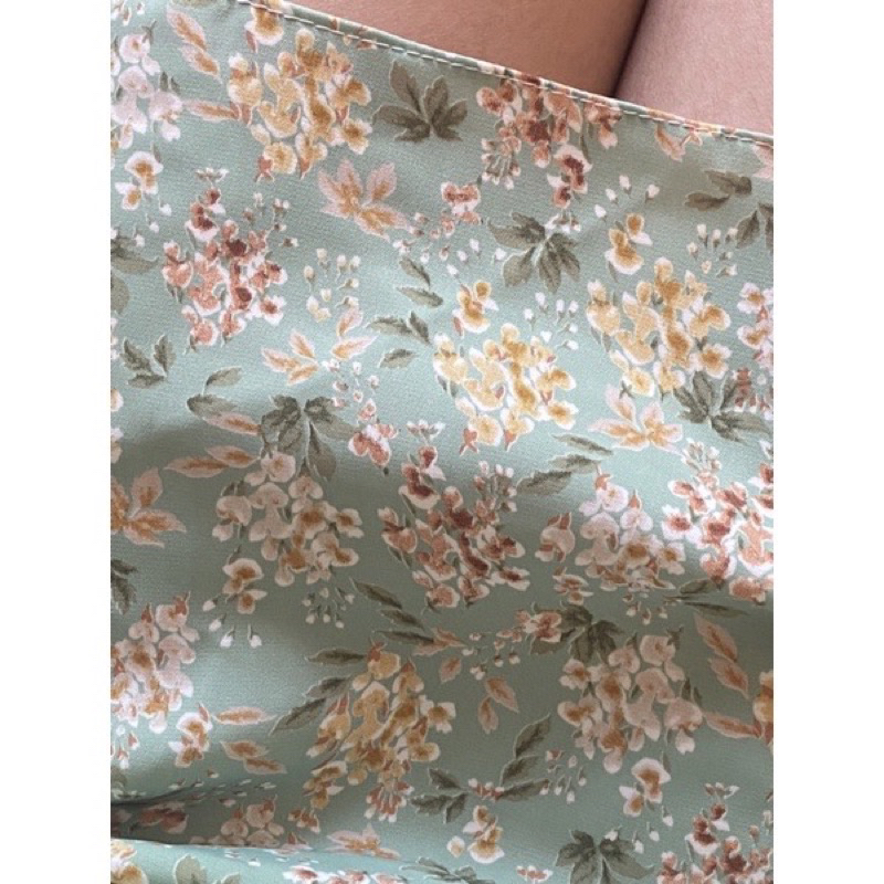 Đầm yếm hoa thiết kế