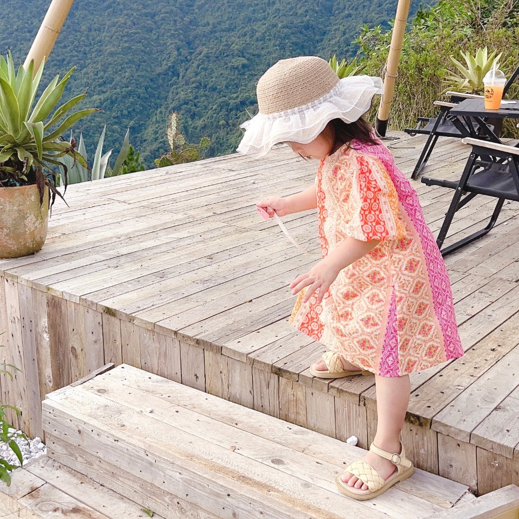 Váy bé gái tay bồng xuông