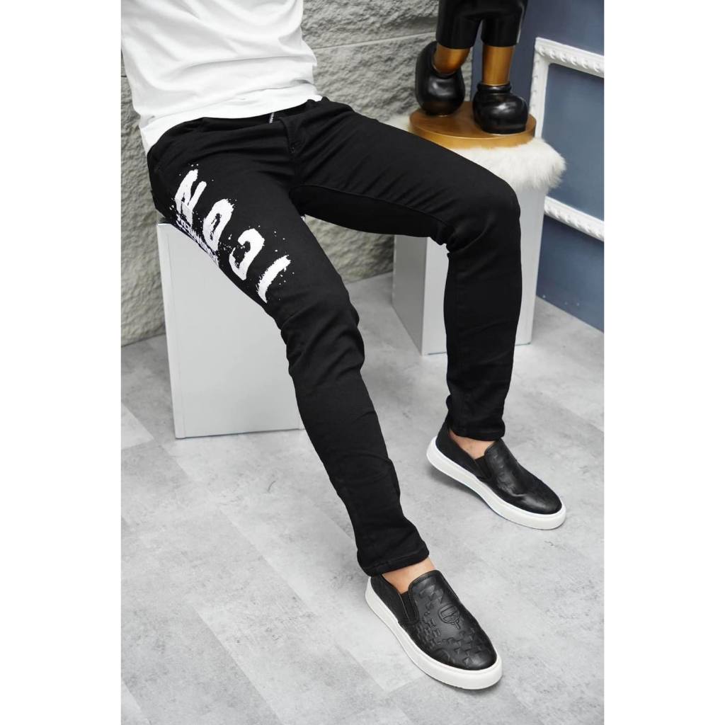 Quần jean bò nam Dsq2 đen trơn in sơn chữ ICON trắng dọc viền đùi 4 cúc boy phố đơn giản