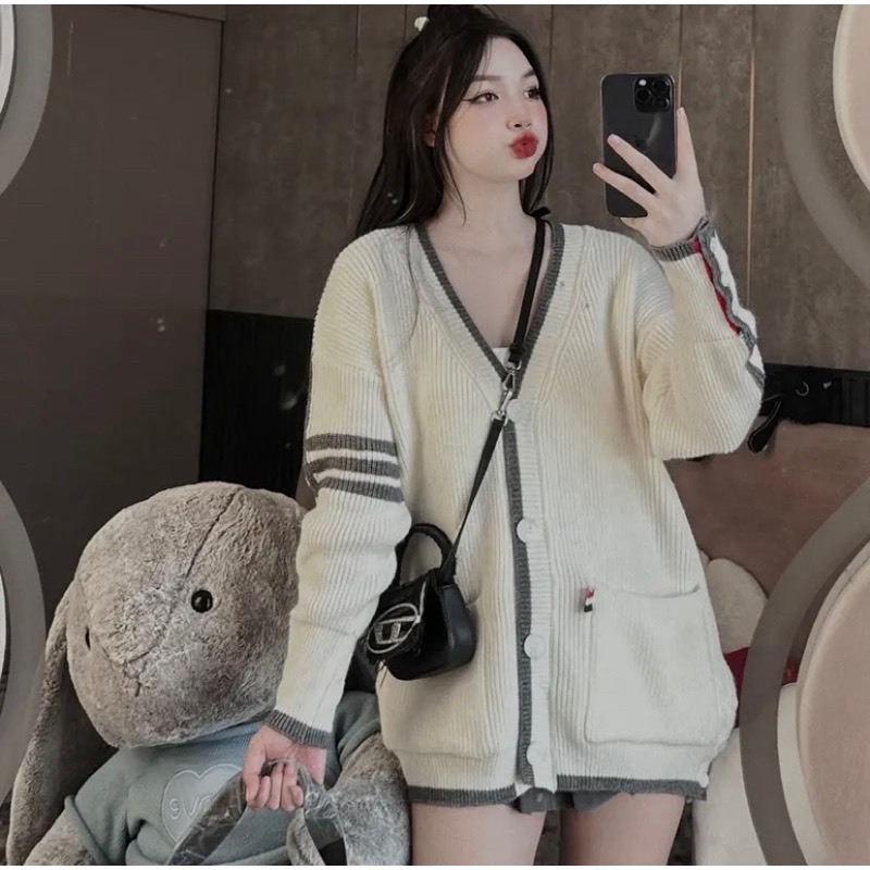 Áo Khoác Len 3 Sọc Tay Phối Trắng Chip Shop - Áo Khoác Cardigan Len Couple Mặc Đôi Xinh M18