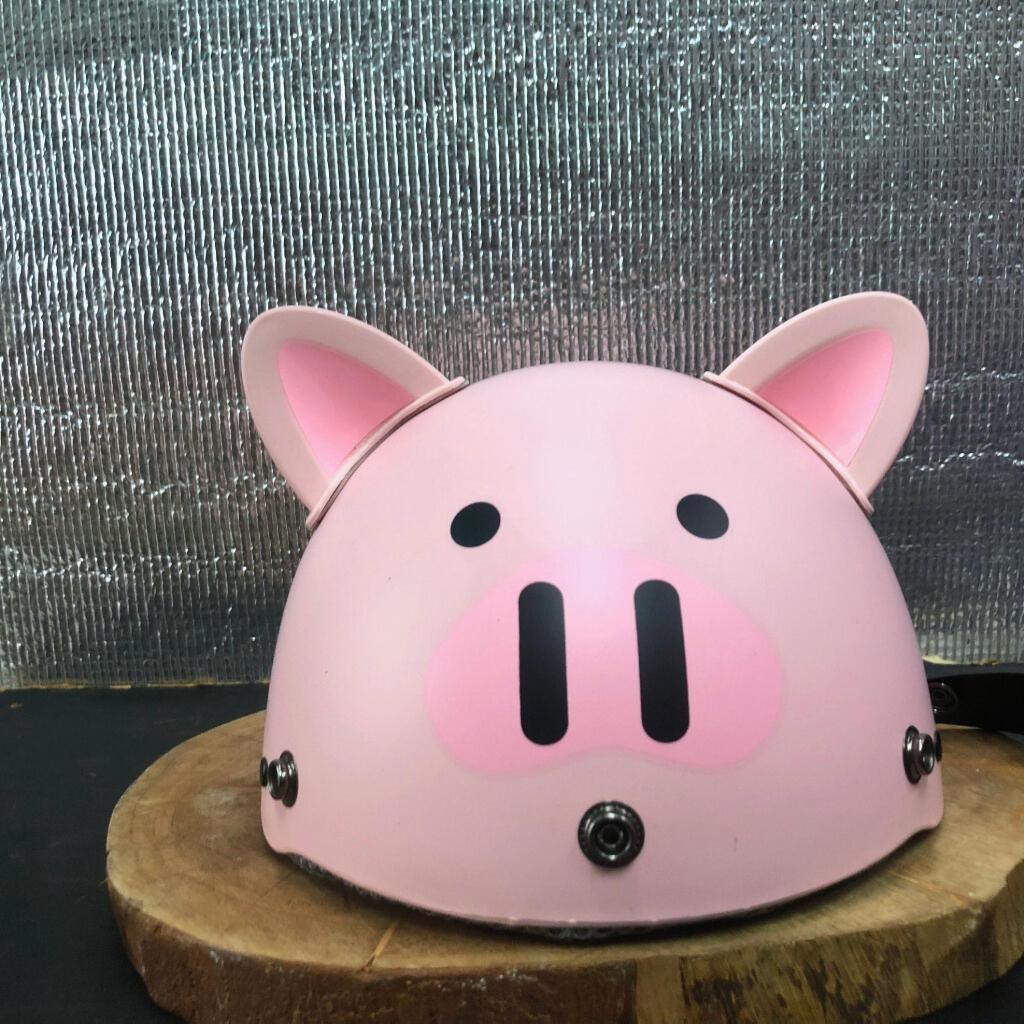 Mũ bảo hiểm Heo lớn SIZE L , Heo bé SIZE S kèm tai mèo và lưỡi trai siêu cute hàng công ty Hùng Hậu