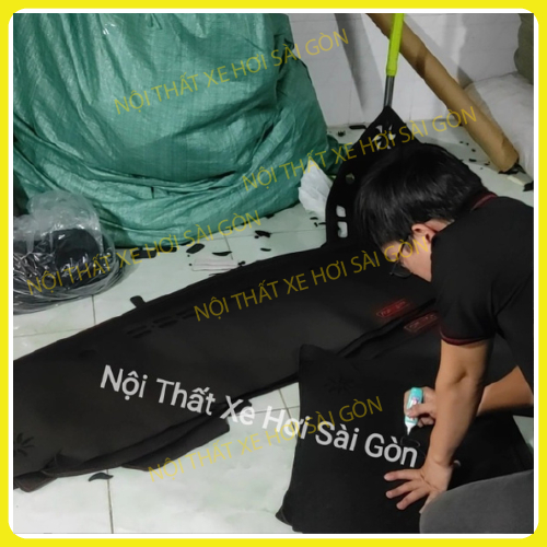 Thảm taplo xe Kia Carens 2009 2010 2011 2012 2013 2014 2015 2016, thảm taplo che nắng da carbon, da vân gỗ, nhung cừu