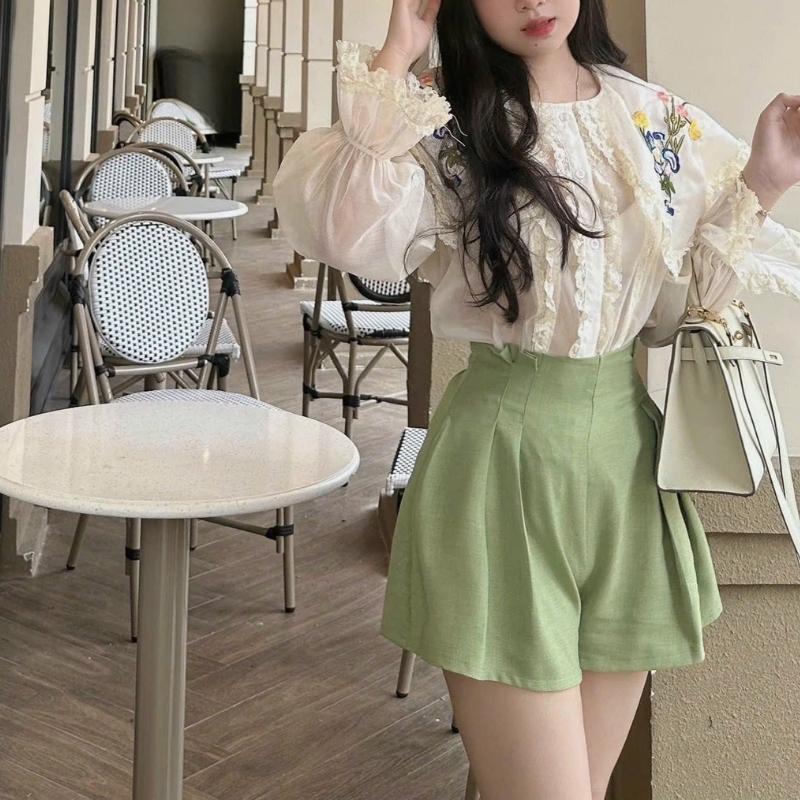 Set áo sơ mi tiểu thư  cổ bèo thêu hoa tay dài nút gài mix quần short lưng thun