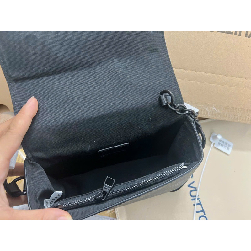 Túi lv đeo chéo nam