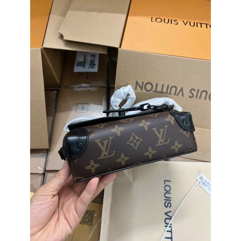 Túi lv đeo chéo nam