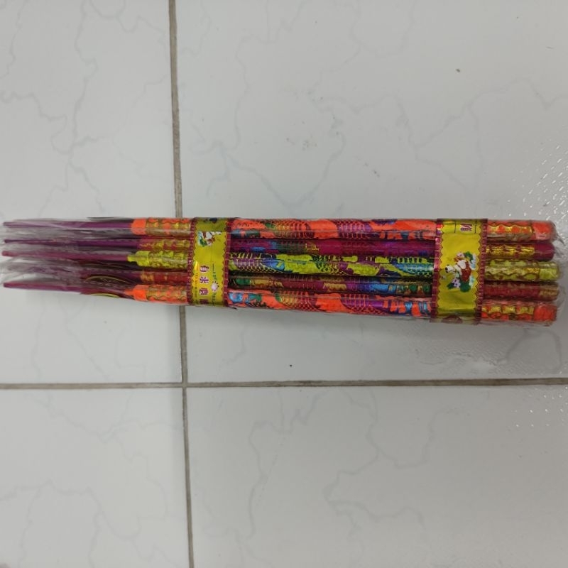 Nhang ngũ lộ thần tài 4 tấc  nhang ngũ sắc dùng cúng thần tài mang lại may mắn