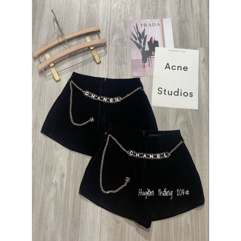 Quần sooc nhung dây xích C