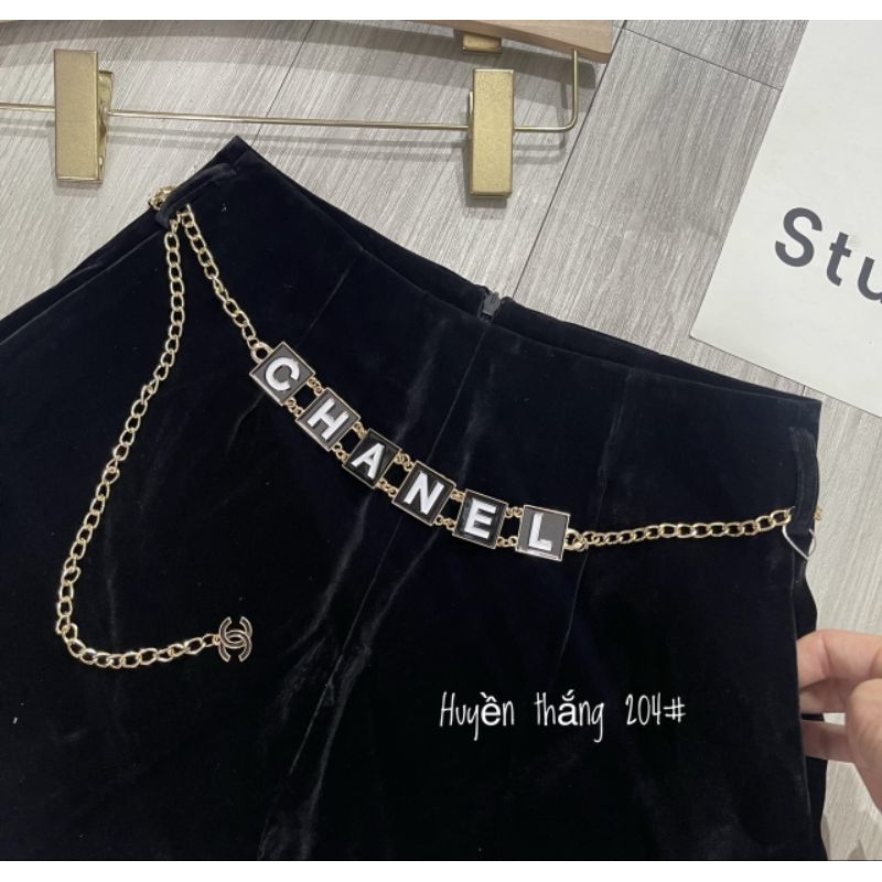 Quần sooc nhung dây xích C