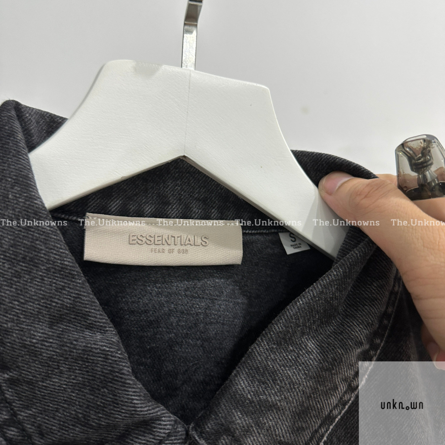 👑👑-Áo Khoác Denim FOG Essentials Black Faded Jeans Jacket,áo khoác jean FOG cao cấp