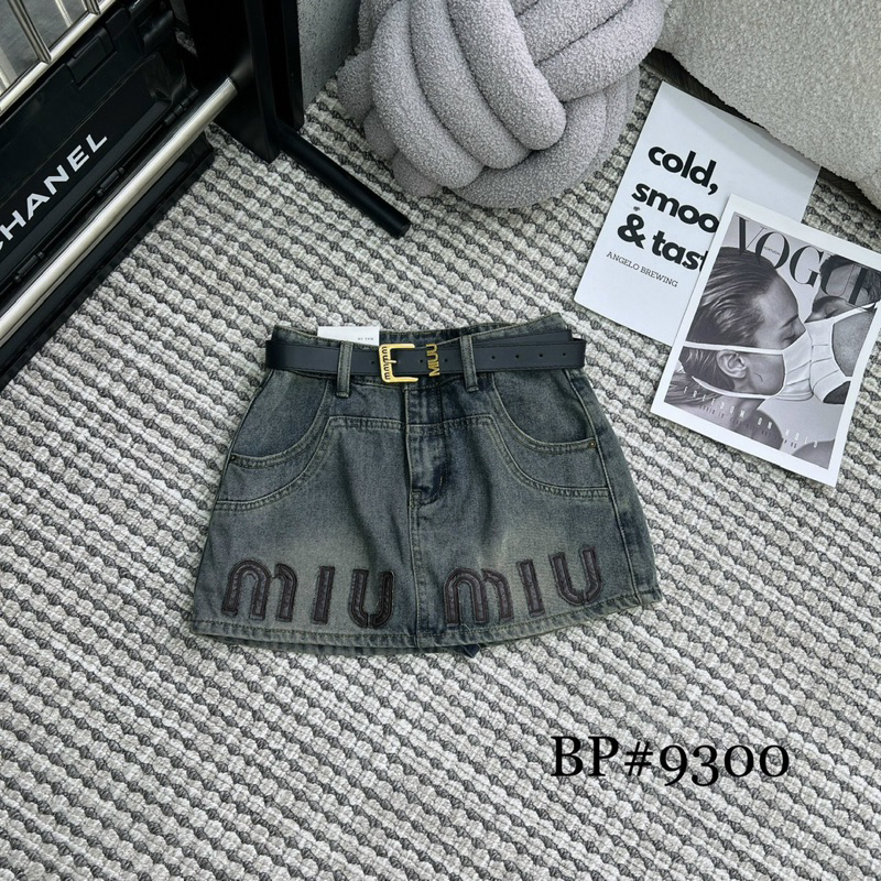 CHÂN VÁY JEANS NGẮN CẠP CAO MIU MIU KÈM ĐAI HÀNG QCL1 MS27166