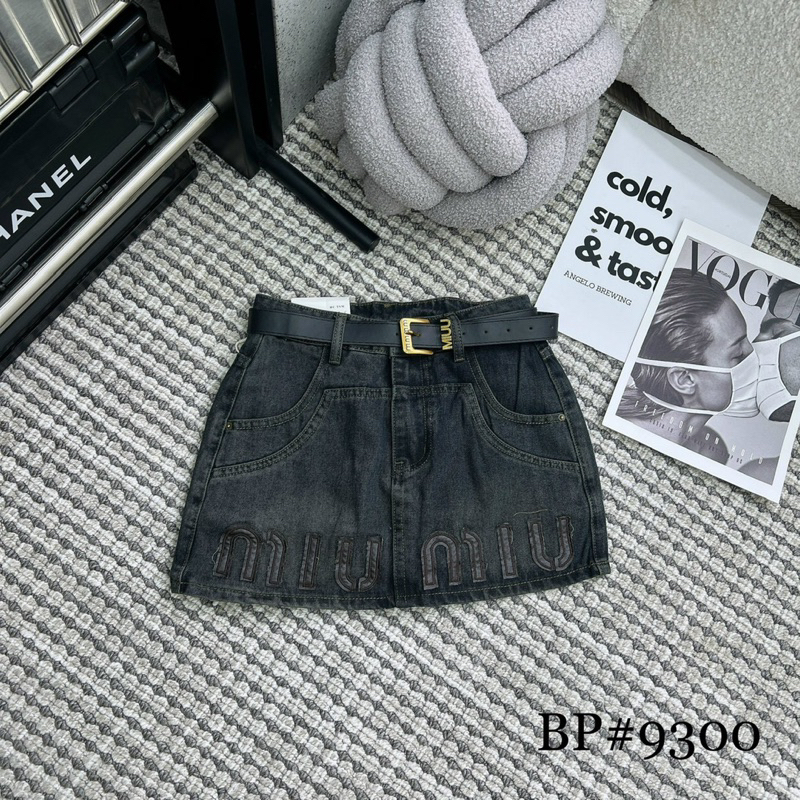 CHÂN VÁY JEANS NGẮN CẠP CAO MIU MIU KÈM ĐAI HÀNG QCL1 MS27166