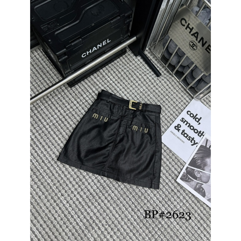 CHÂN VÁY DA MIU MIU KÈM ĐAI CẠP CAO HÀNG QCL1 MS23341