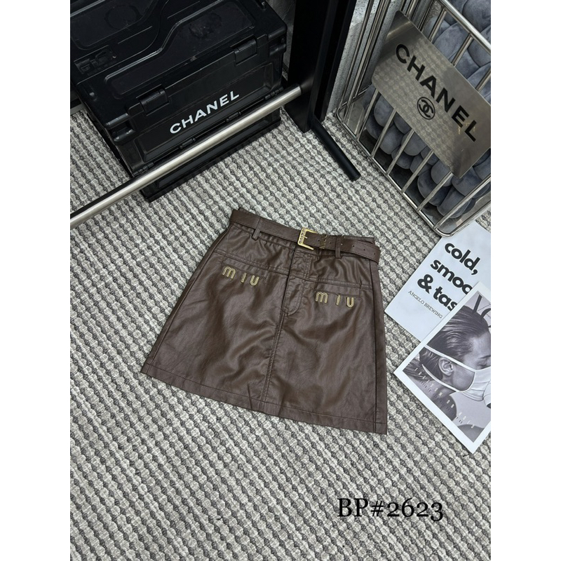 CHÂN VÁY DA MIU MIU KÈM ĐAI CẠP CAO HÀNG QCL1 MS23341