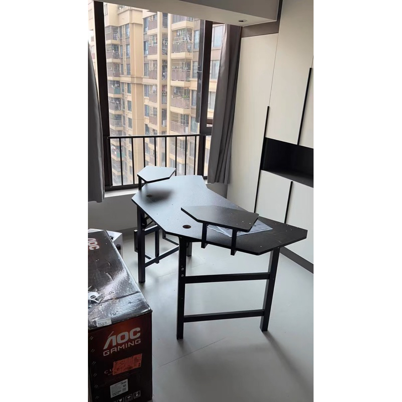 Bàn gaming phi thuyền mặt cacbon