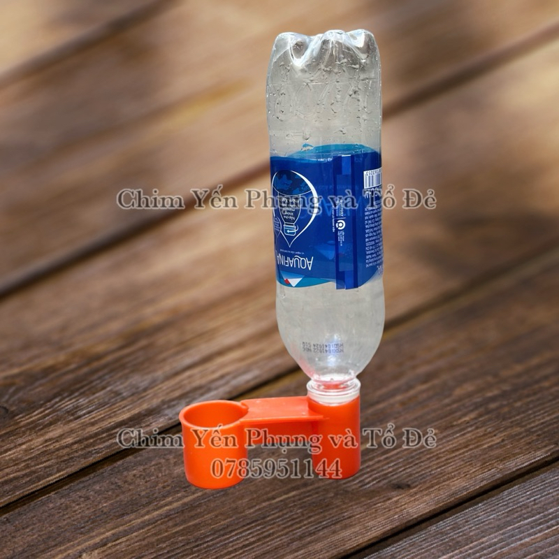 1 máng uống nút chai  cho Gia Cầm, Chim Cảnh.