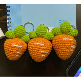 Móc khoá cà rốt mập ú bằng len