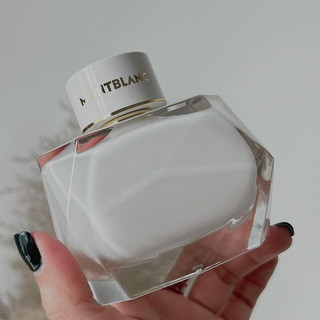 Montblanc signature 𝐄𝐚𝐮 𝐝𝐞 𝐏𝐚𝐫𝐟𝐮𝐦 90ml