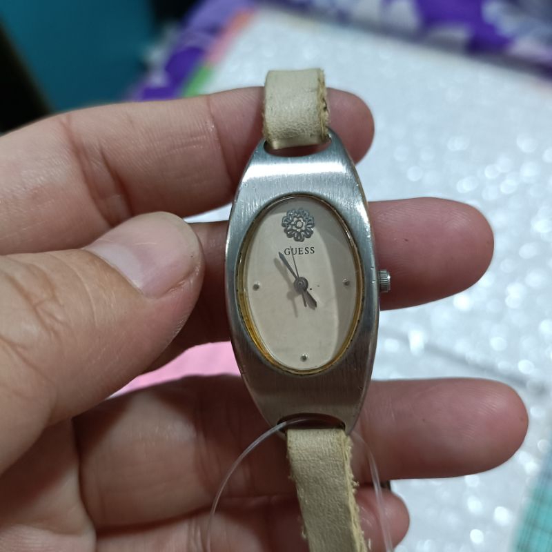 Đồng hồ nữ hiệu guess sz 20 hình oval