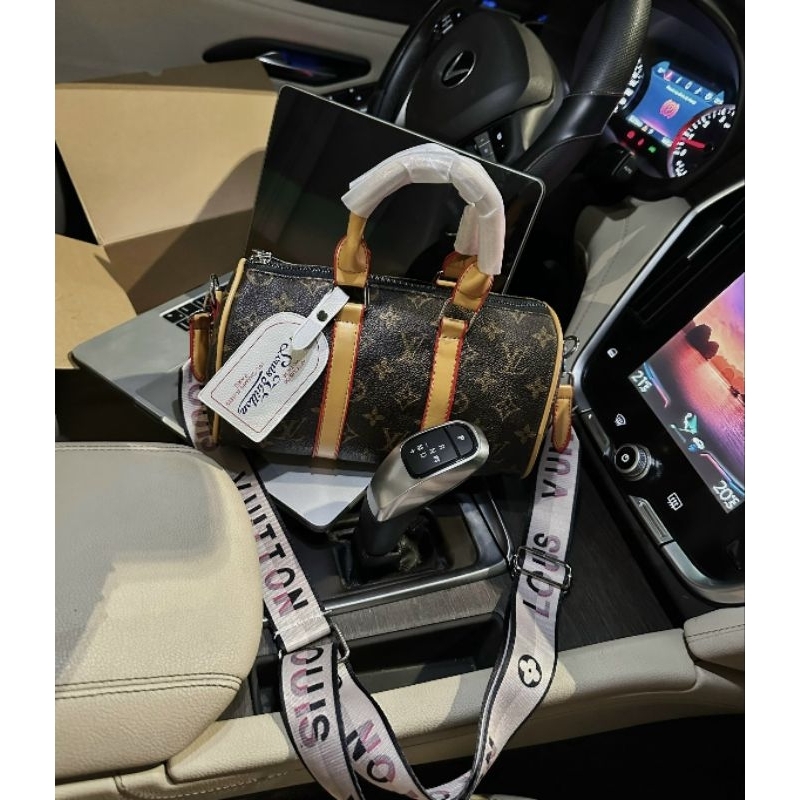 Túi đeo chéo lv trống dây bảng to sang chảnh 23cm