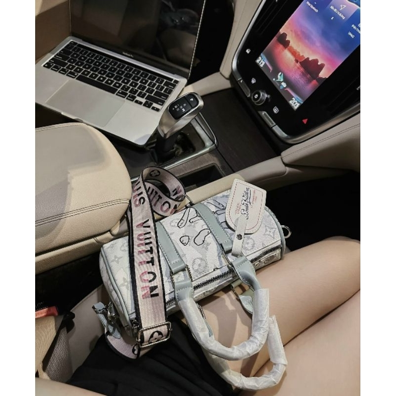 Túi đeo chéo lv trống dây bảng to sang chảnh 23cm