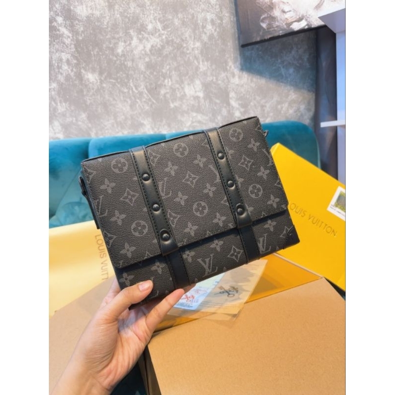 Túi nam đeo chéo lv trunk hộp viền đinh xịn sò 24cm có hộp
