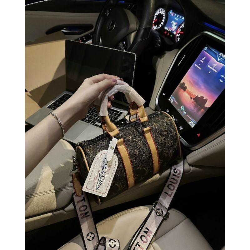 Túi đeo chéo lv trống dây bảng to sang chảnh 23cm