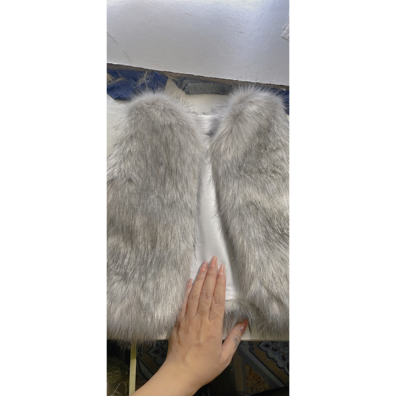 Áo ghile lông thú dài sang chảnh cho bé gái