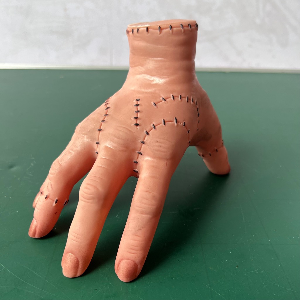 Bàn tay Thing ma quái trong phim Wednesday bằng cao su chơi hóa trang Halloween kích thước như thật