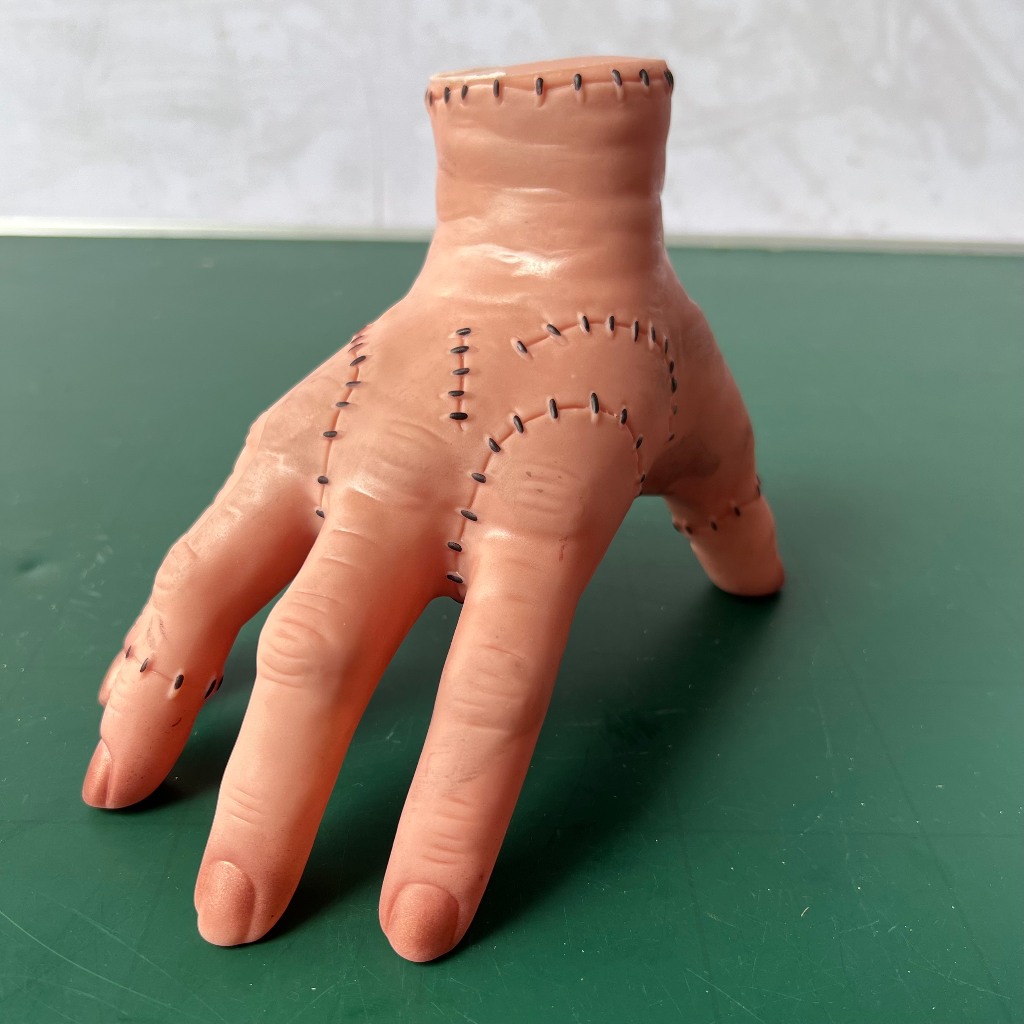 Bàn tay Thing ma quái trong phim Wednesday bằng cao su chơi hóa trang Halloween kích thước như thật