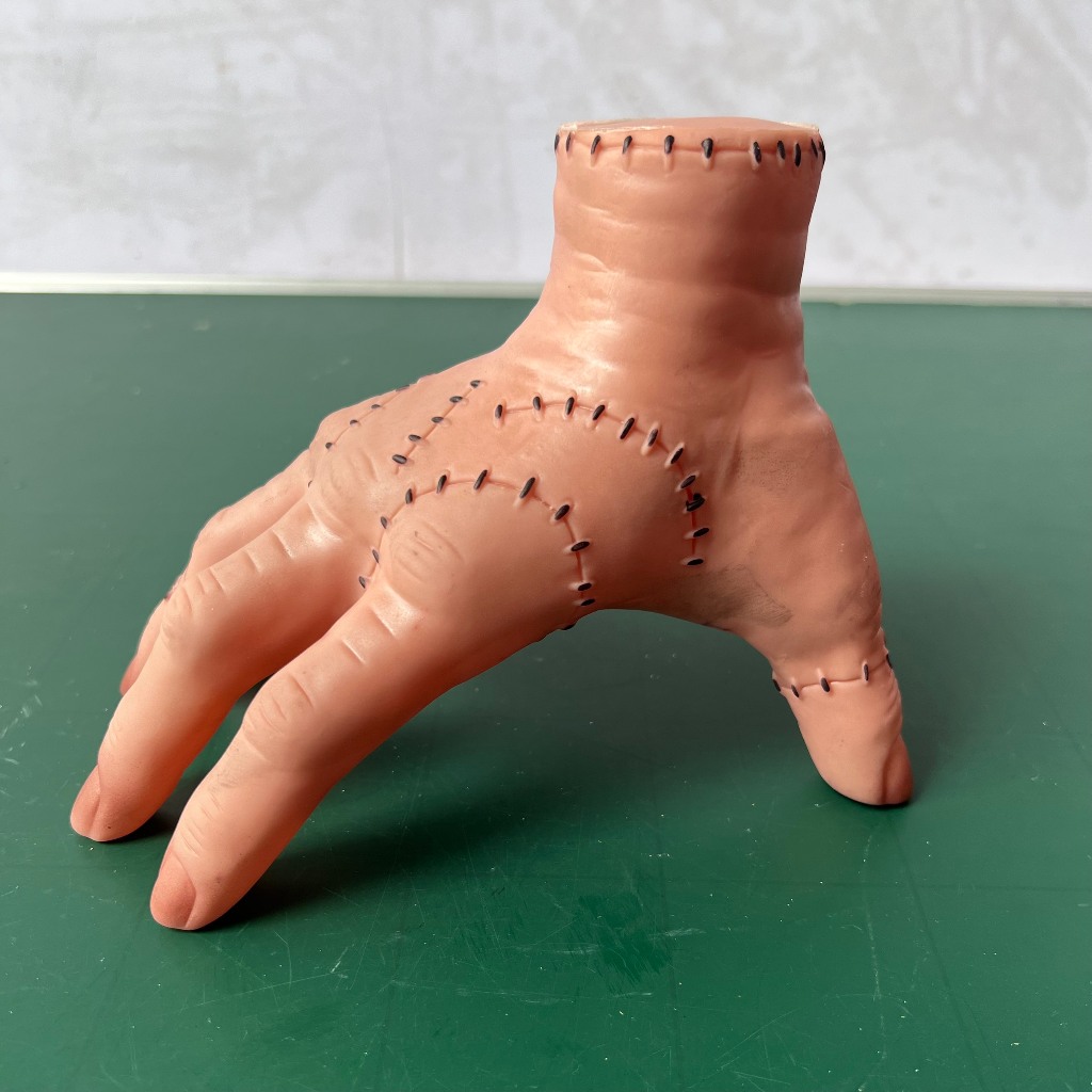 Bàn tay Thing ma quái trong phim Wednesday bằng cao su chơi hóa trang Halloween kích thước như thật