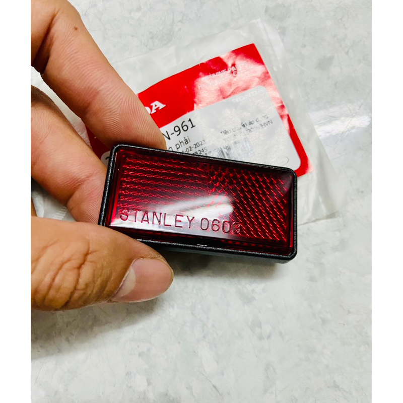 Phản quang đuôi sau- Mắt Mèo Dè Sau Honda Air Blade 110-125-150/ Vario 2016/ Click110 / WINNER 150/ WINNER X/ FUTURE