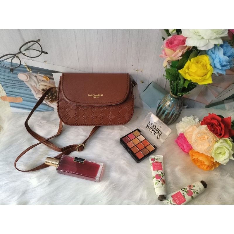 Túi xách nữ giá rẻ màu nâu, túi đeo chéo nữ khóa móng ngựa, khóa từ màu nâu quai da PU