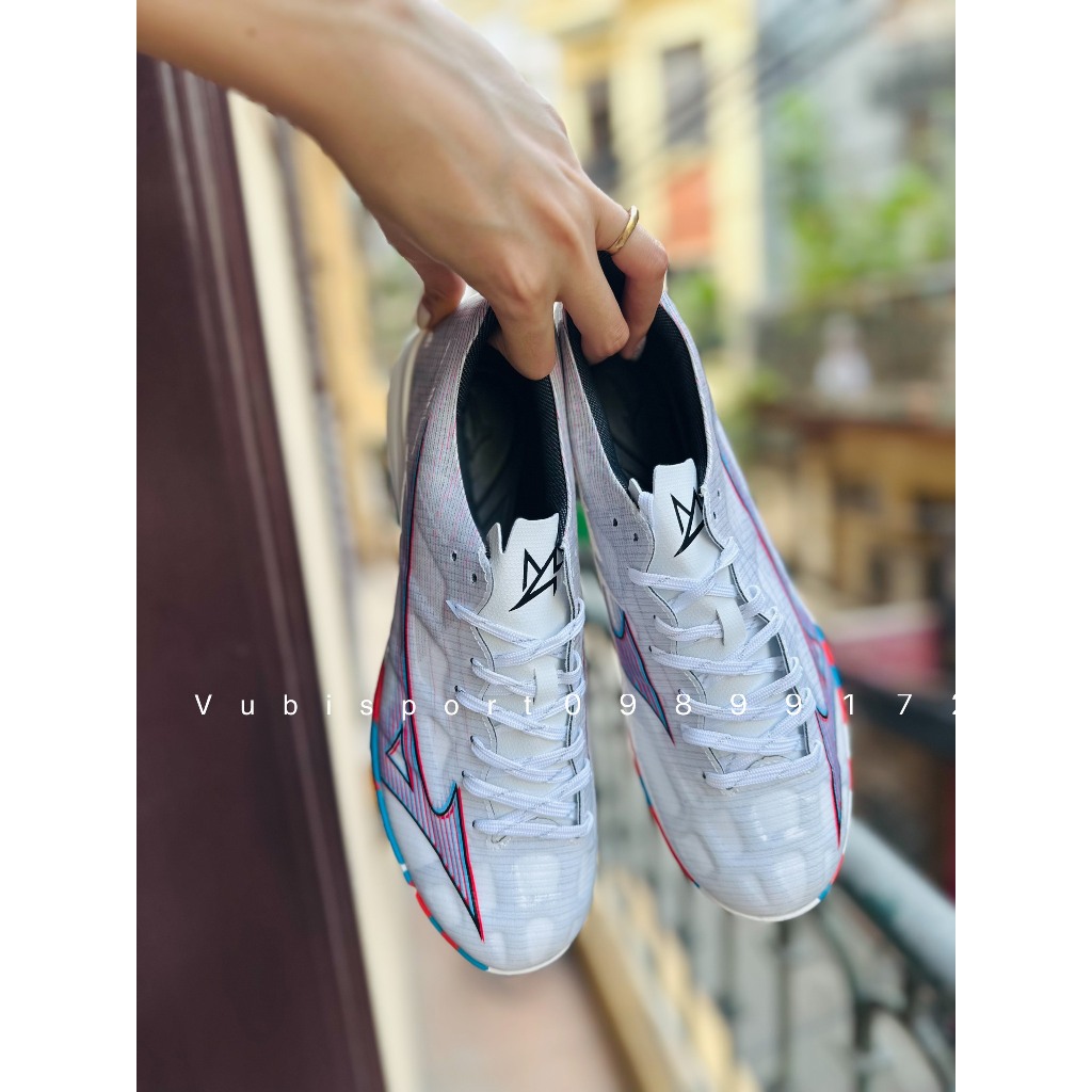 Giày bóng đá chuyên sân cỏ nhân tạo Mizuno alpha pro màu trắng đinh chữ L