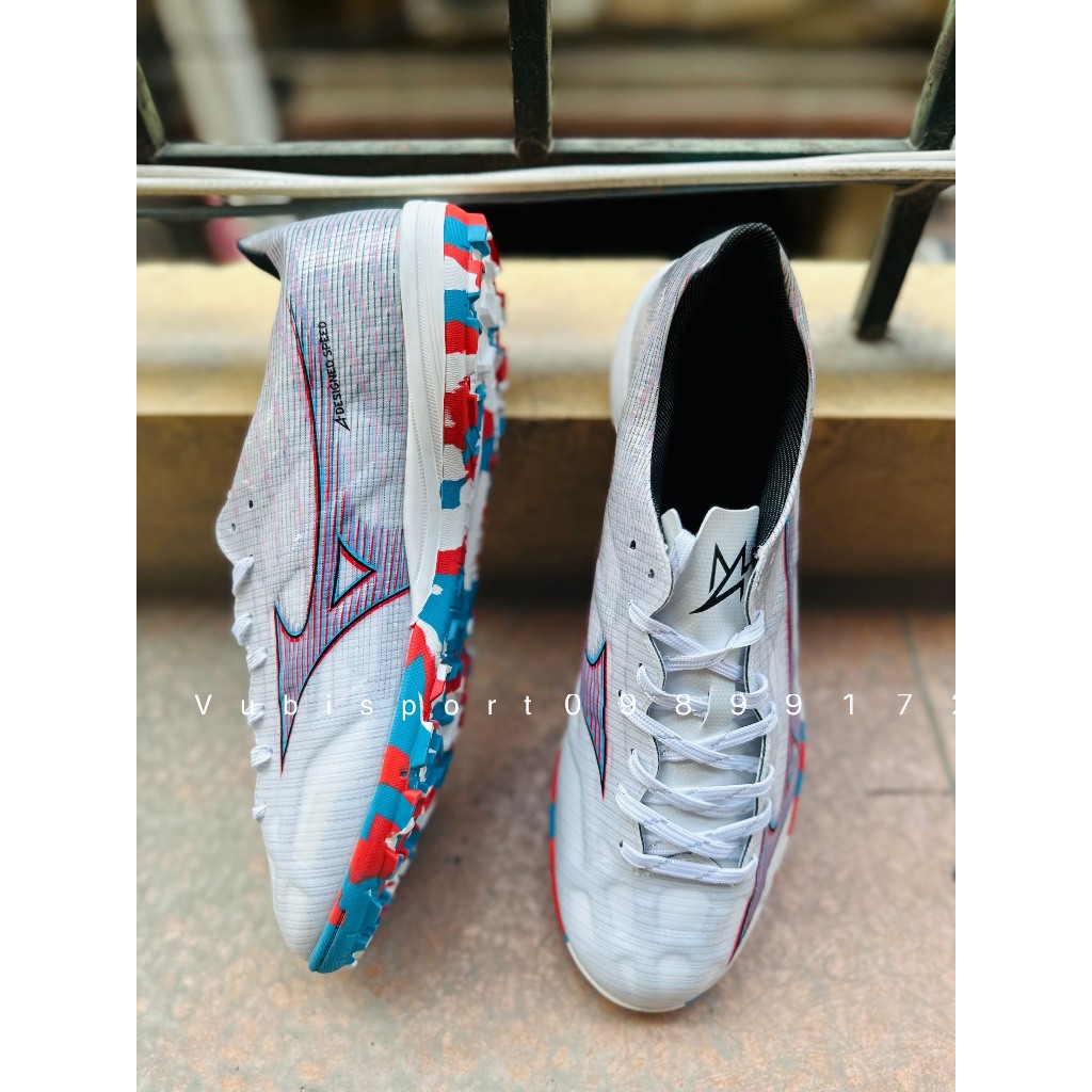 Giày bóng đá chuyên sân cỏ nhân tạo Mizuno alpha pro màu trắng đinh chữ L