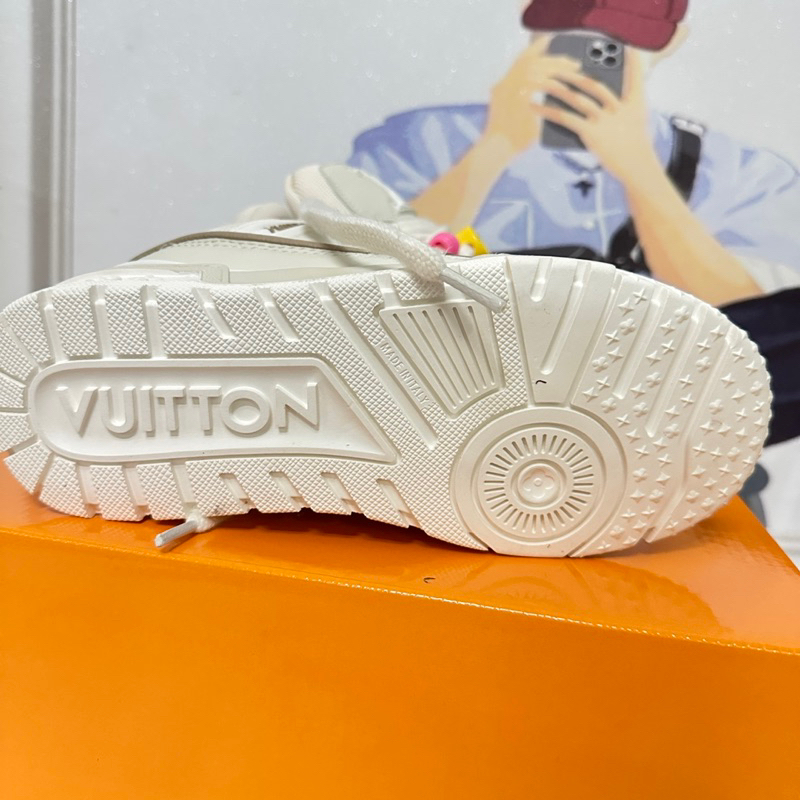 Giày thể thao L.V trainer trắng dây chữ