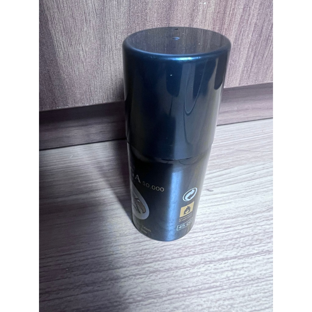 Lọ xịt thơm cho nam lau ra, xịt mát an toàn