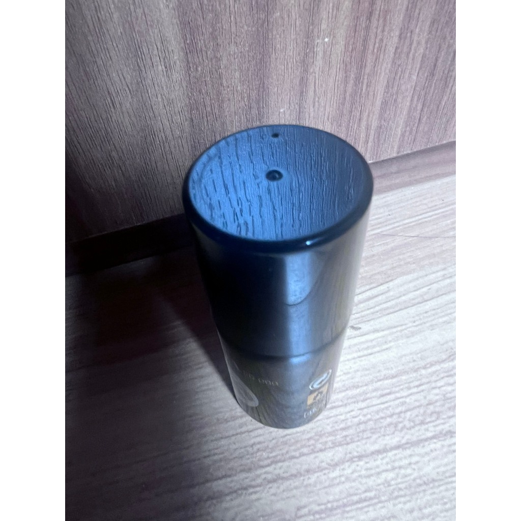 Lọ xịt thơm cho nam lau ra, xịt mát an toàn