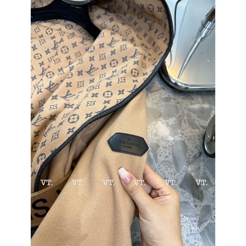 Khoác dạ LV siuu cấp