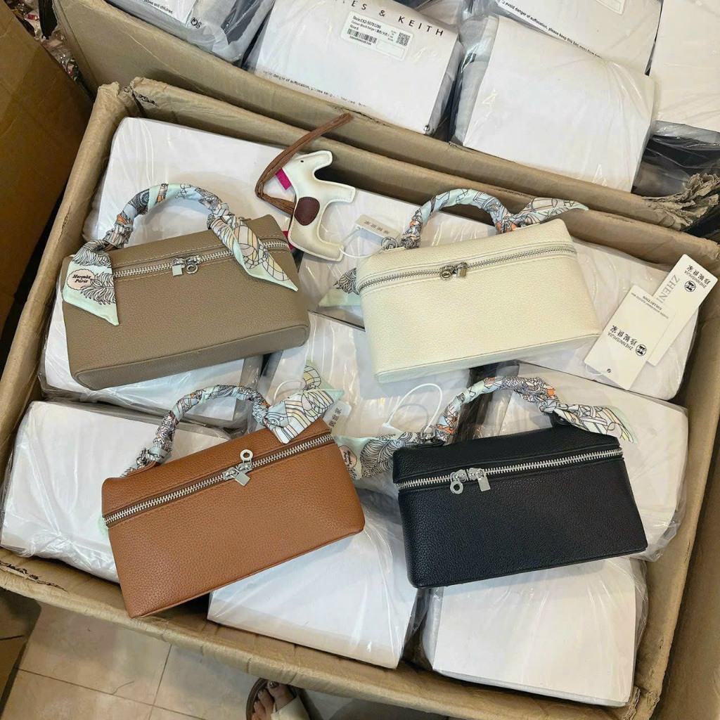 Túi đeo chéo cầm tay dáng vuông tặng kèm khăn lụa