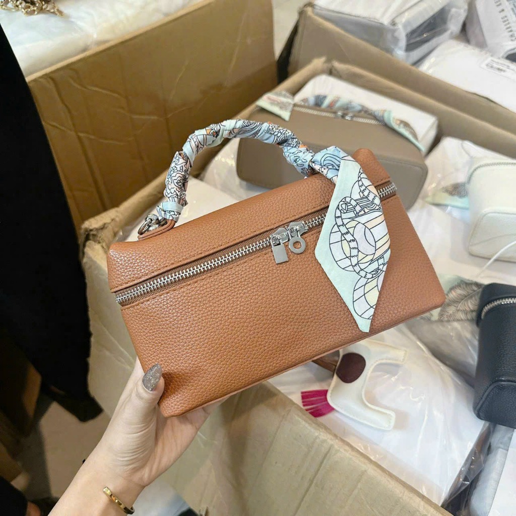 Túi đeo chéo cầm tay dáng vuông tặng kèm khăn lụa