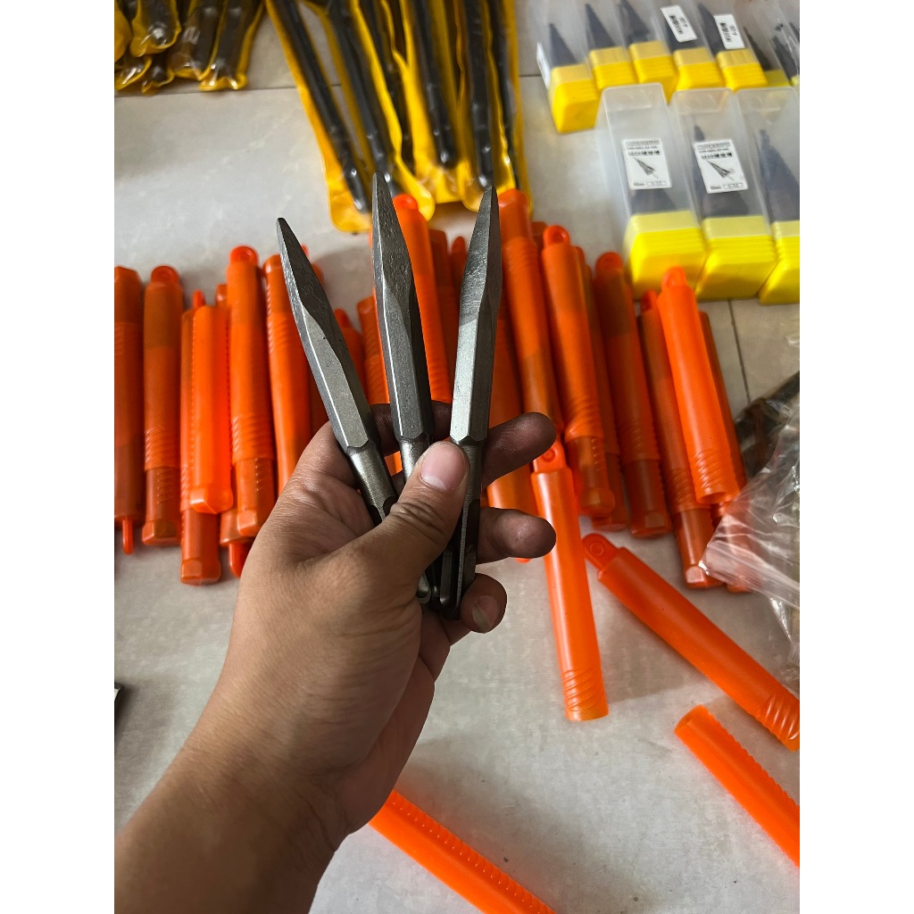 Mũi khoan đục bê tông nhọn 14 x 150mm chuôi gài hàng chất lượng được tôi thép cao cấp