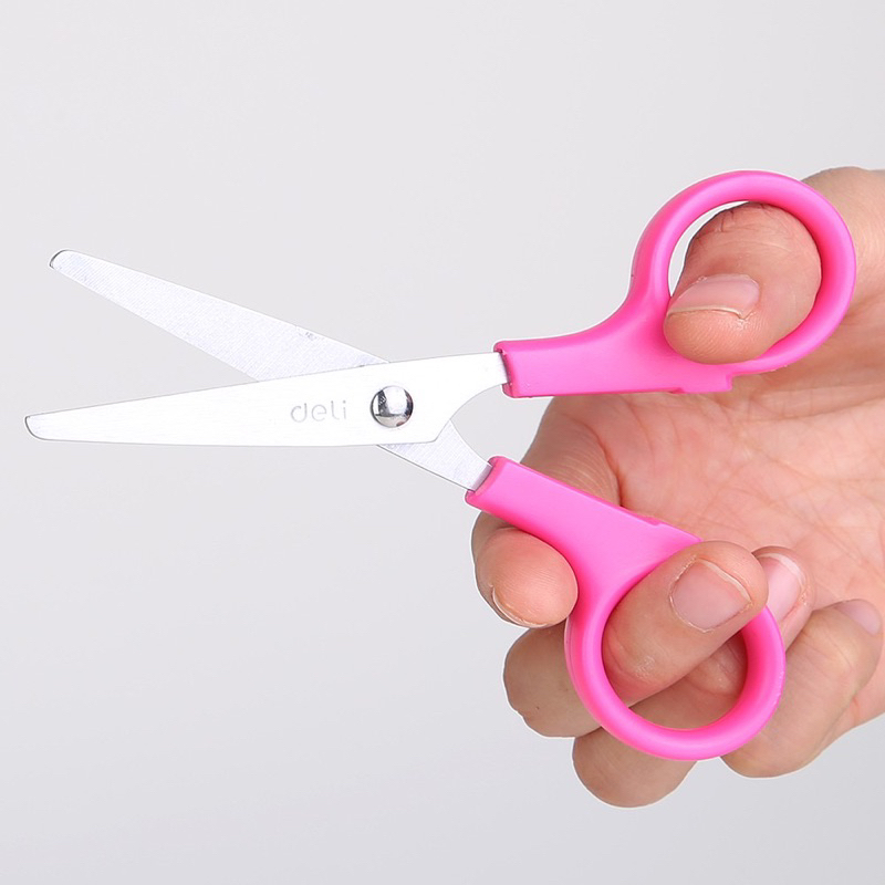 Kéo thủ công học sinh có vỏ bọc Deli 6022 - Xanh/Hồng